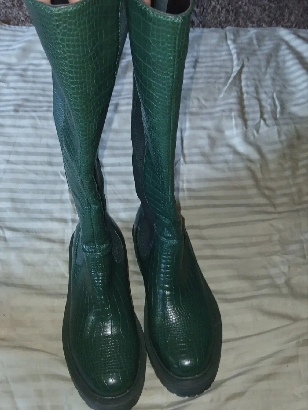 Azalea Wang Womens Sue Green Croc Print Pull On Platform Lug Sole Boots Sz: 6